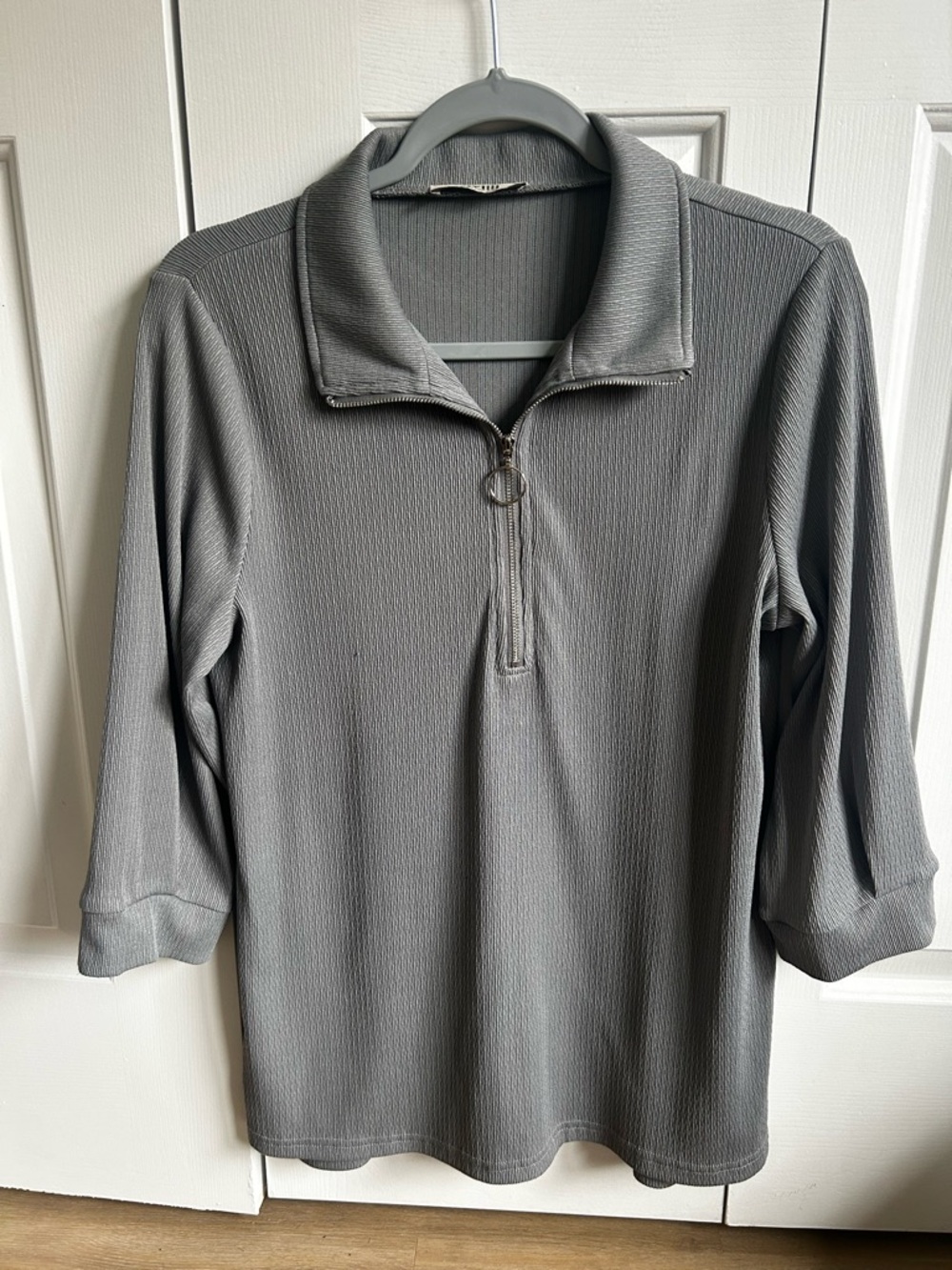 ViVI Men's Gray Quarter-Zip Pullover with Ring-Zip